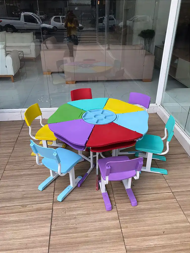Conjunto Hexagonal Kids com 6 cadeiras